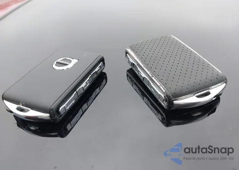 2019 Volvo Xc60 T6 R-Design z USA, uszkodzony, nr VIN YV4A22RM7K1353183